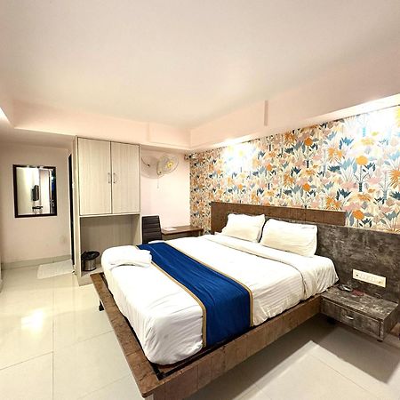 Hotel Laxmi Residency Лонавала Экстерьер фото