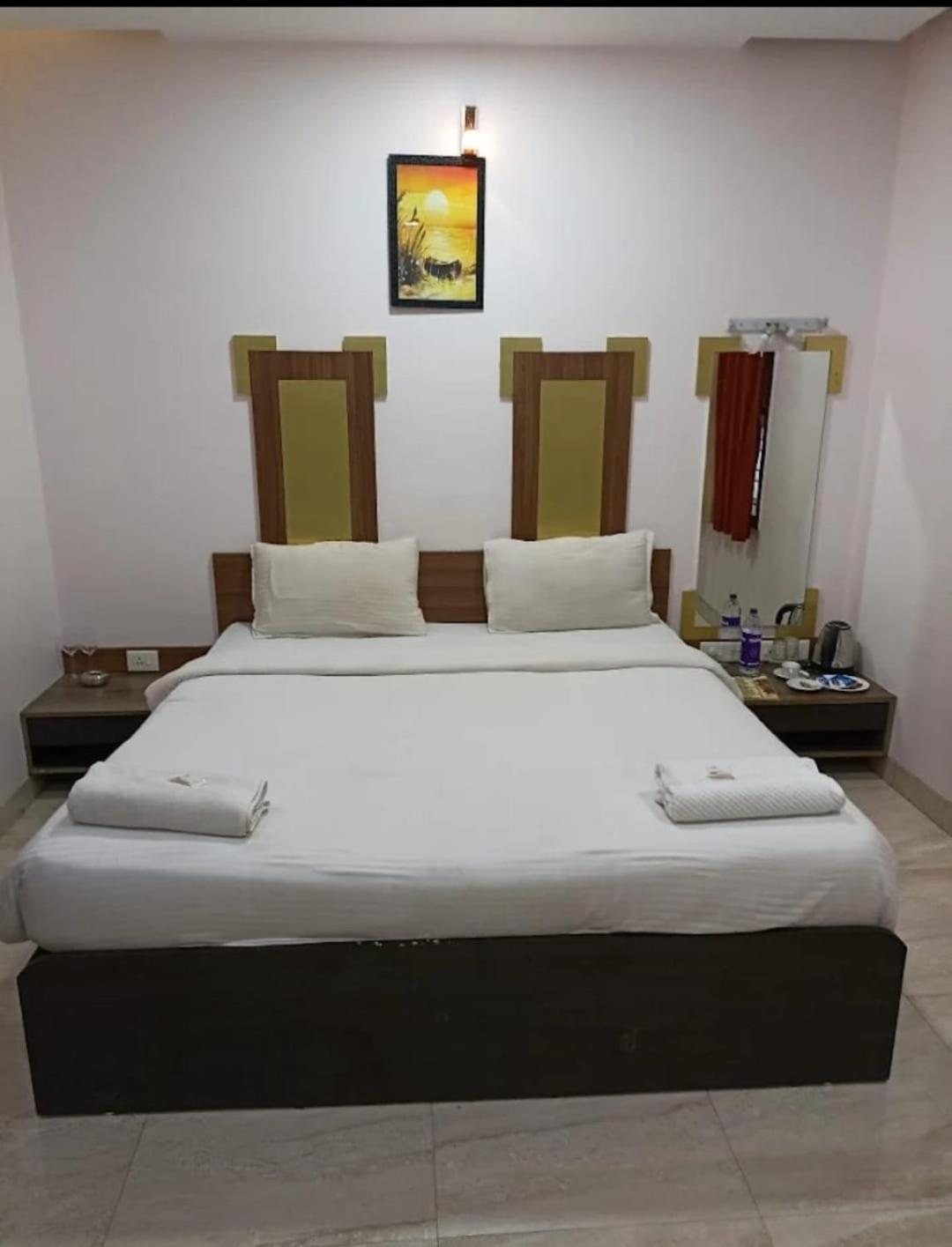Hotel Laxmi Residency Лонавала Экстерьер фото