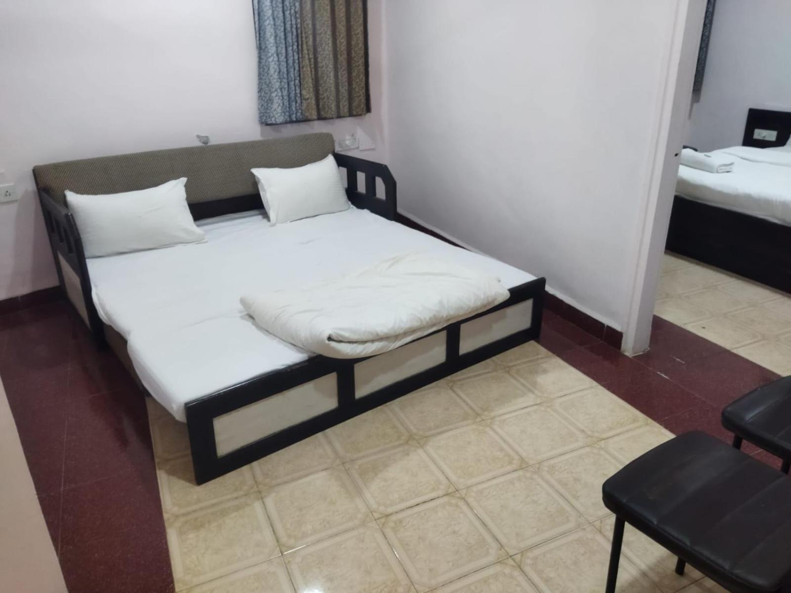 Hotel Laxmi Residency Лонавала Экстерьер фото