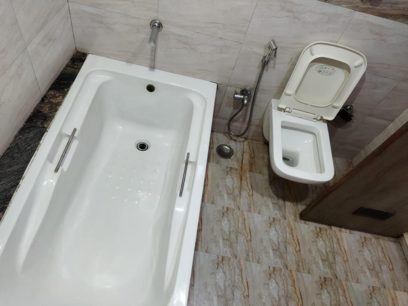 Hotel Laxmi Residency Лонавала Экстерьер фото