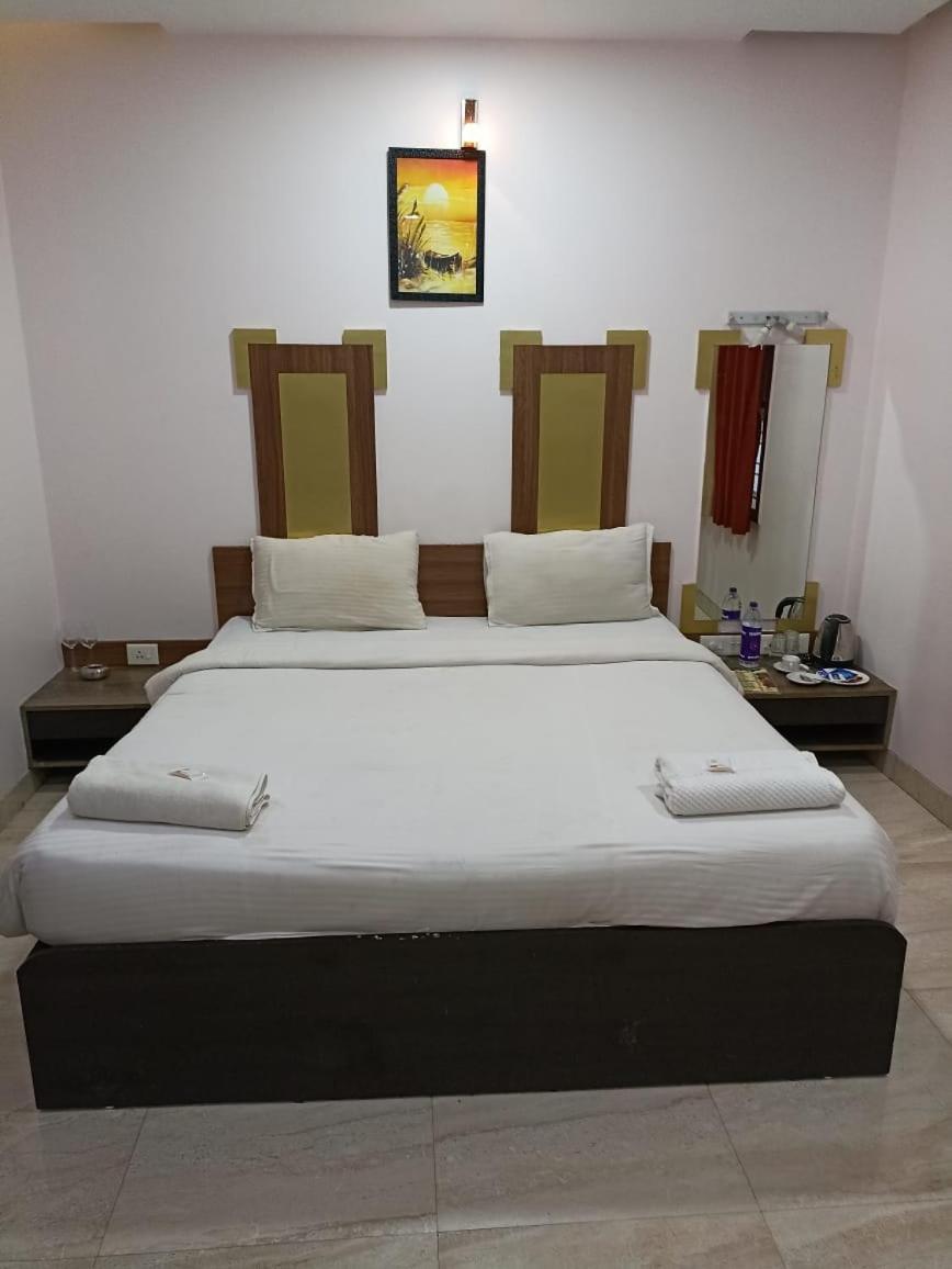 Hotel Laxmi Residency Лонавала Экстерьер фото