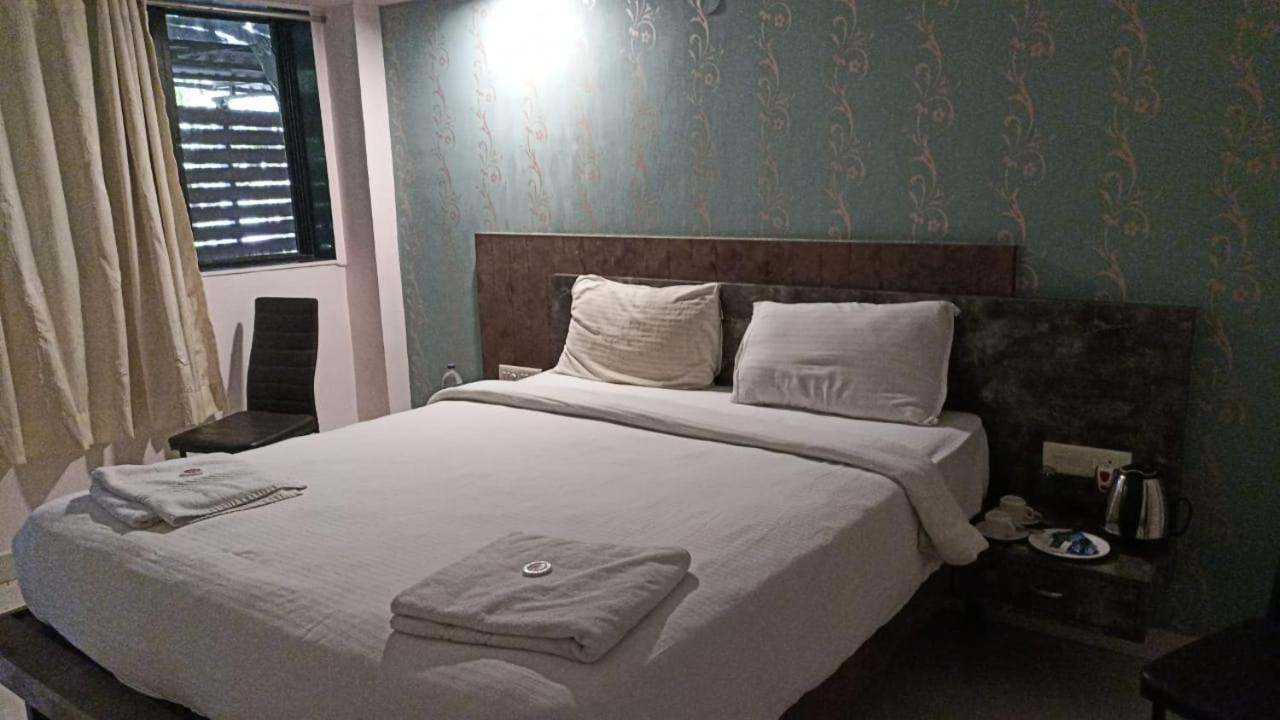 Hotel Laxmi Residency Лонавала Экстерьер фото