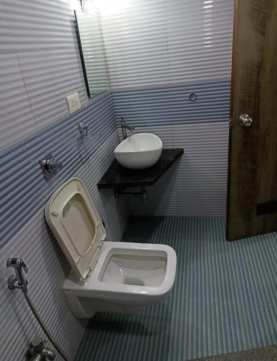 Hotel Laxmi Residency Лонавала Экстерьер фото
