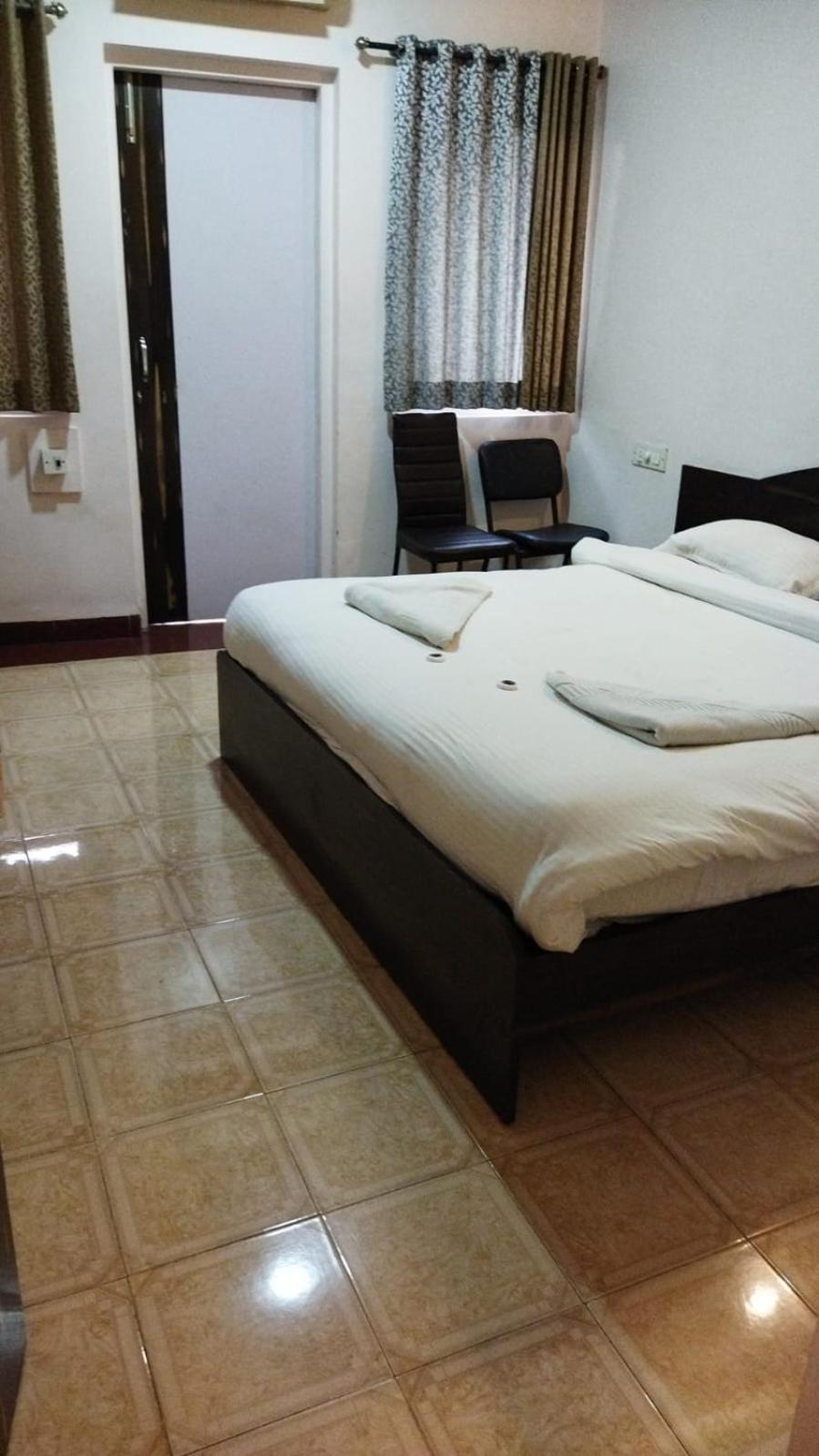 Hotel Laxmi Residency Лонавала Экстерьер фото