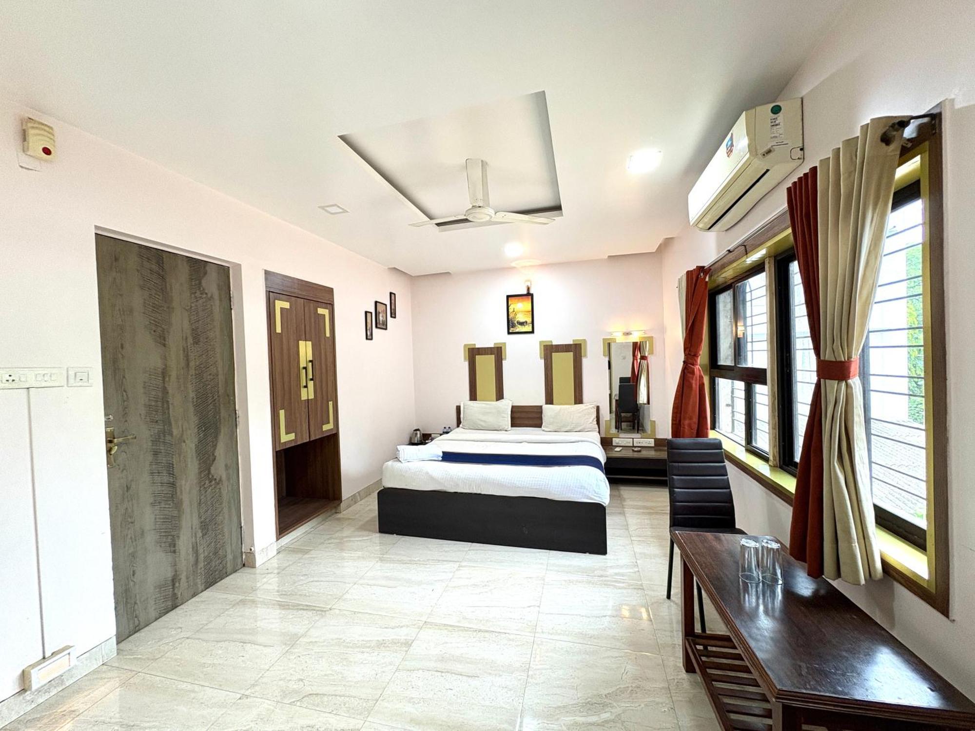Hotel Laxmi Residency Лонавала Экстерьер фото