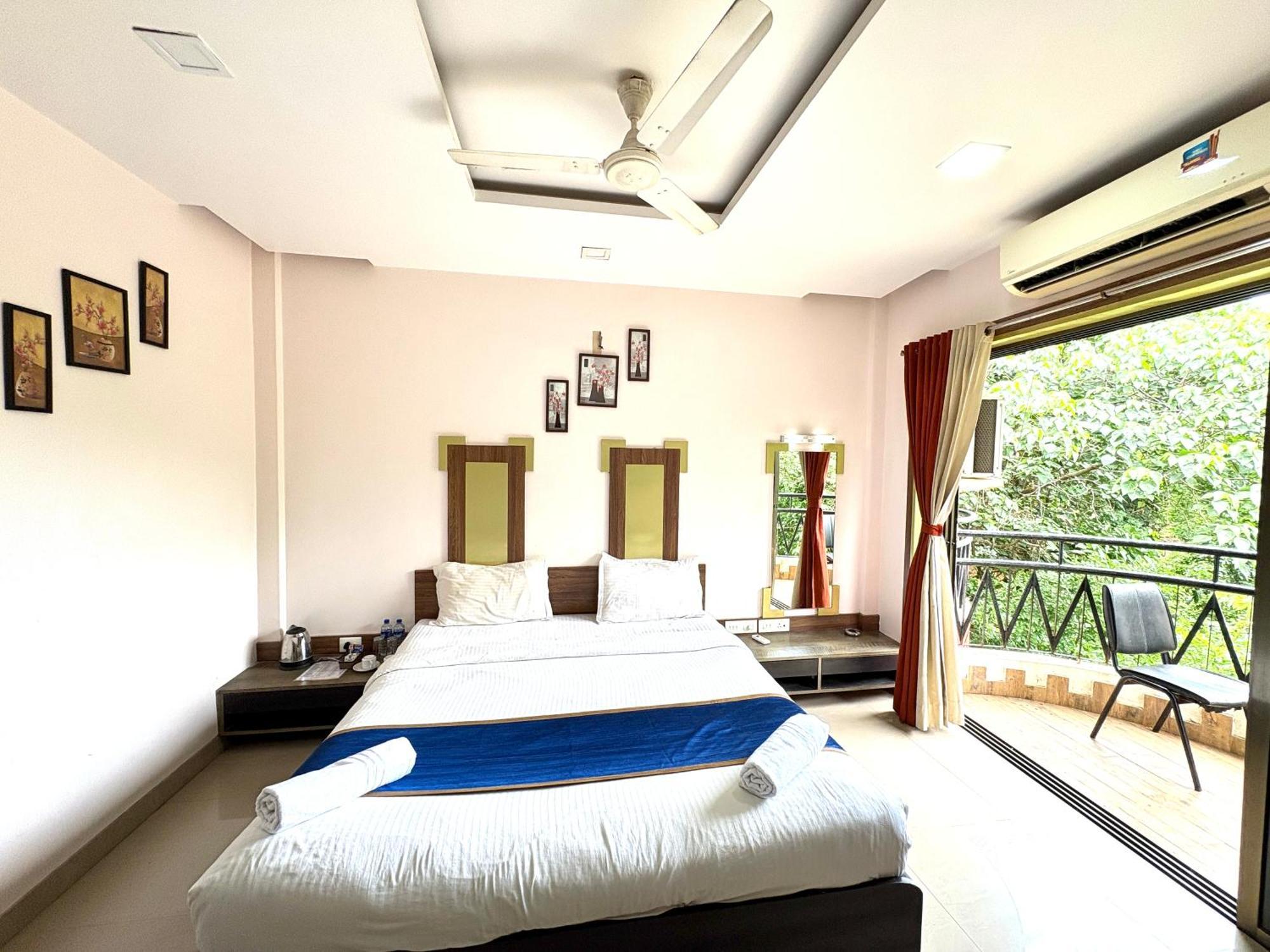 Hotel Laxmi Residency Лонавала Экстерьер фото