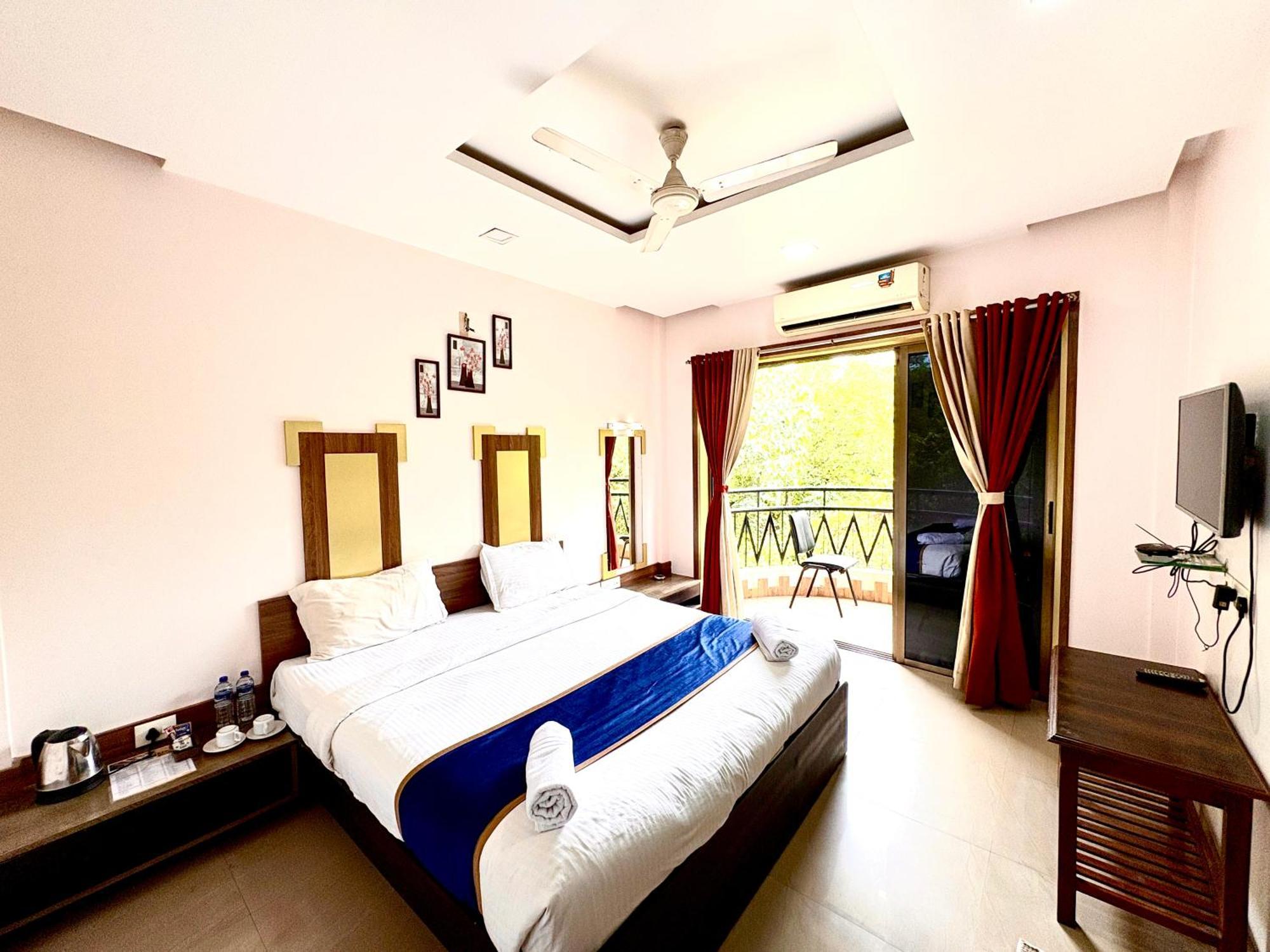 Hotel Laxmi Residency Лонавала Экстерьер фото